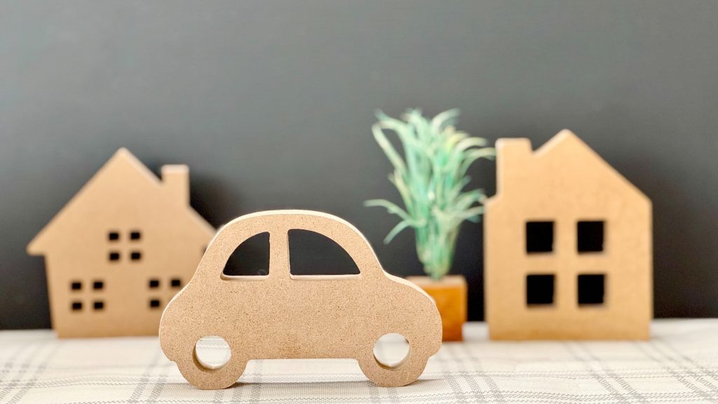 家と車