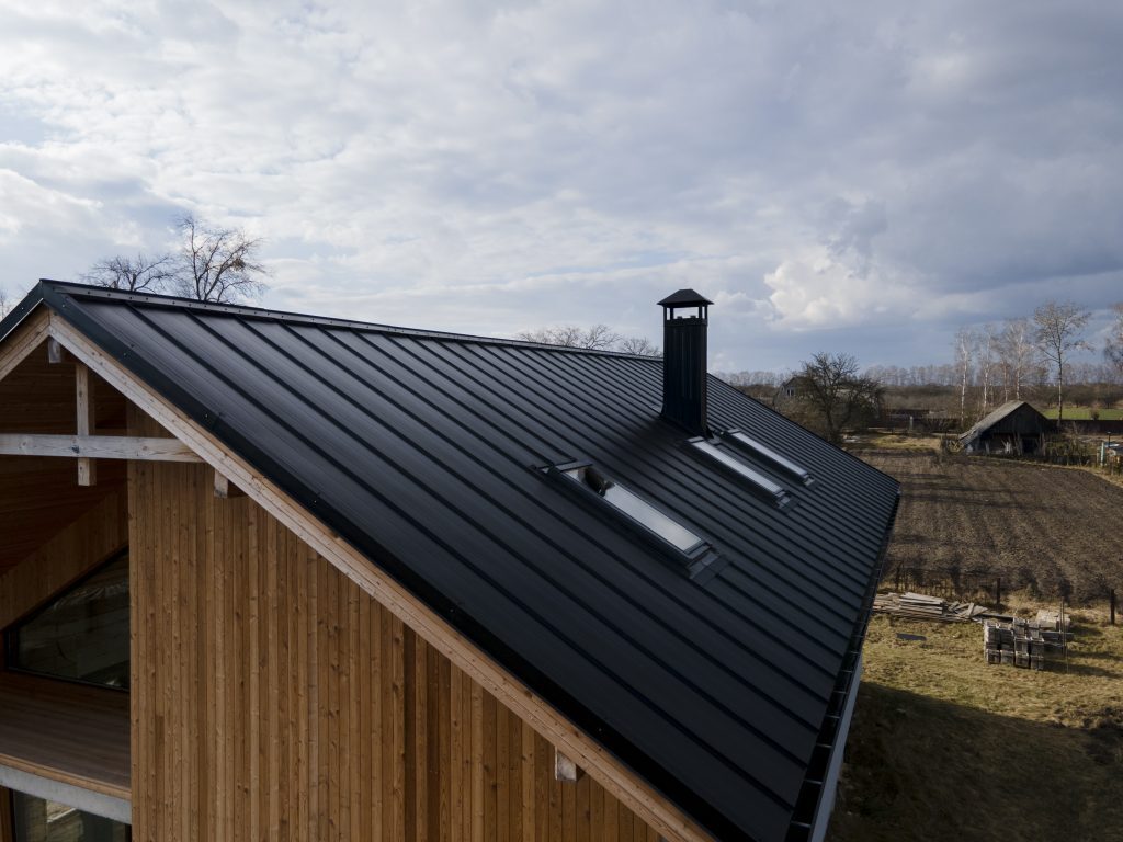 平屋の大きな屋根